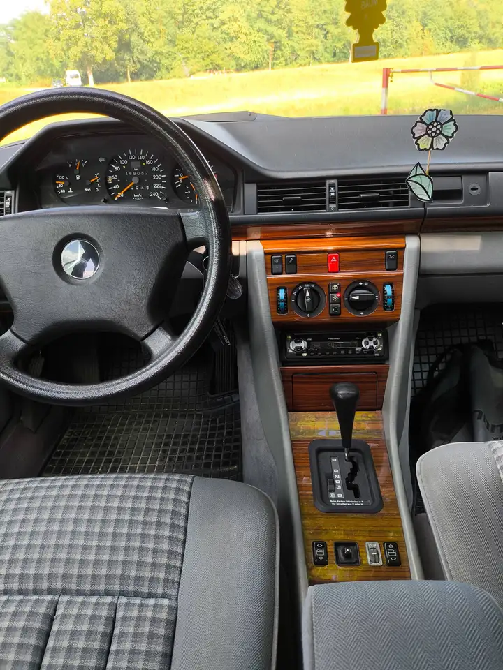 Mercedes-Benz 260 W124 260E, foto 8