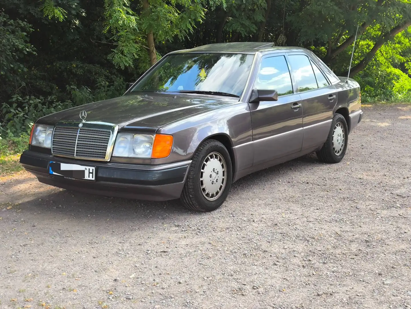 Mercedes-Benz 260 W124 260E Braun - 1