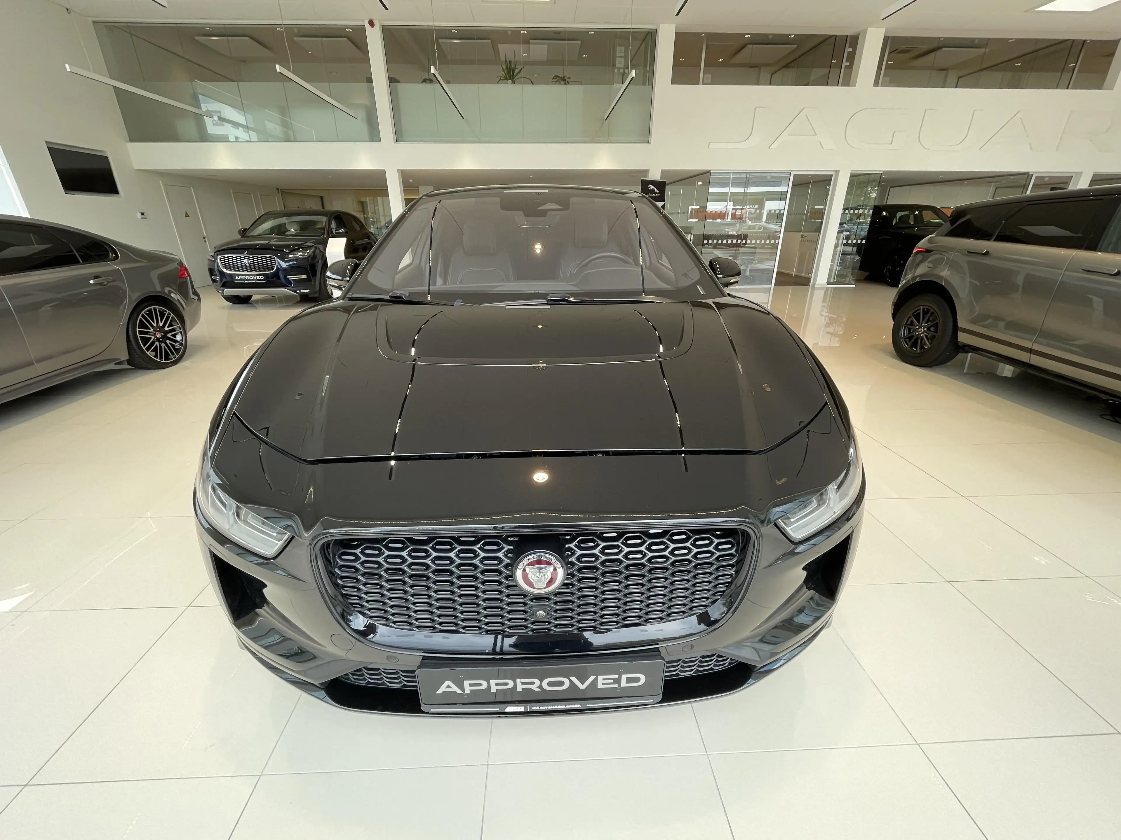 Jaguar I-Pace EV400 SE — photo 3