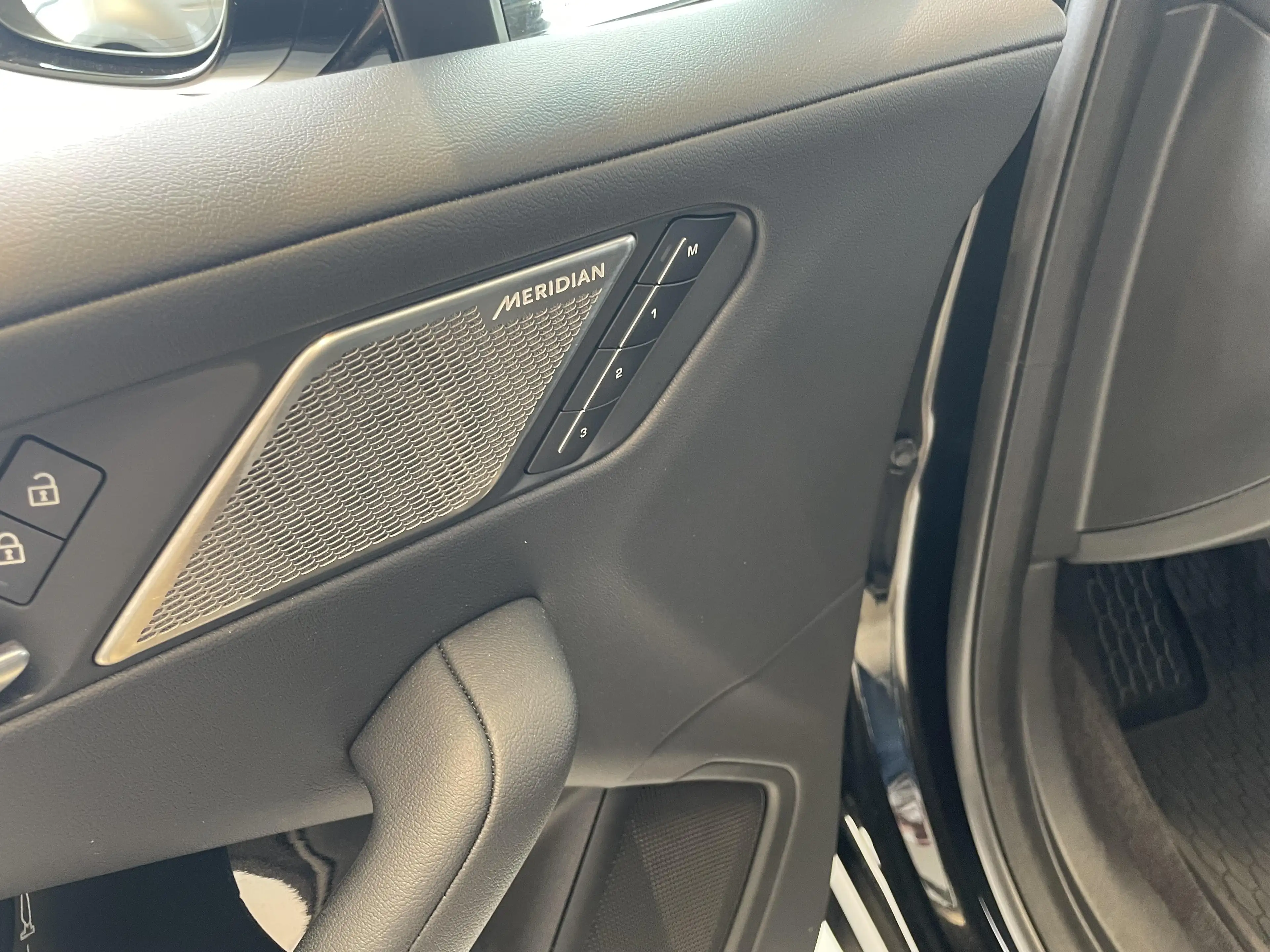 Jaguar I-Pace EV400 SE — photo 15