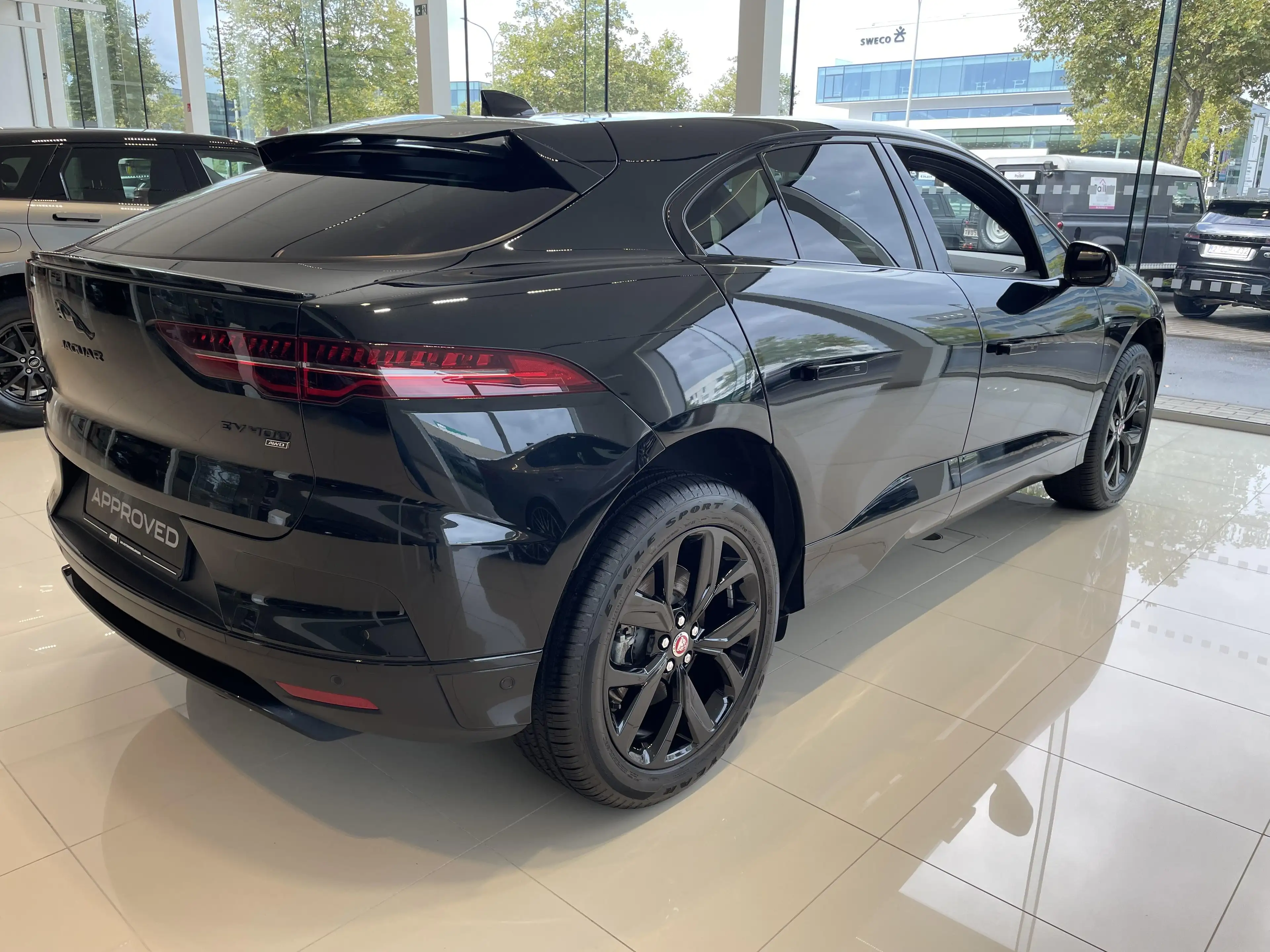 Jaguar I-Pace EV400 SE — photo 6