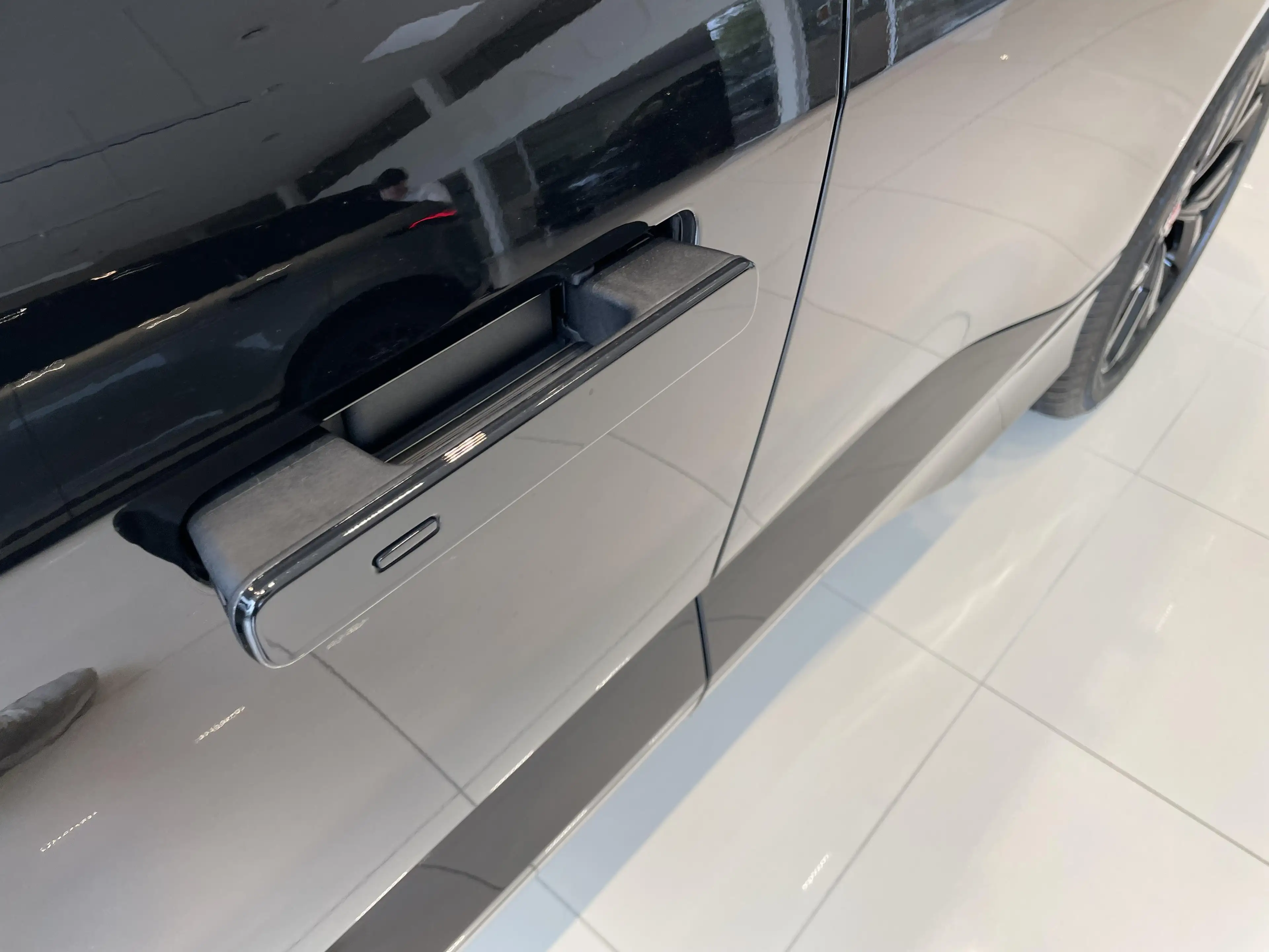 Jaguar I-Pace EV400 SE — photo 11