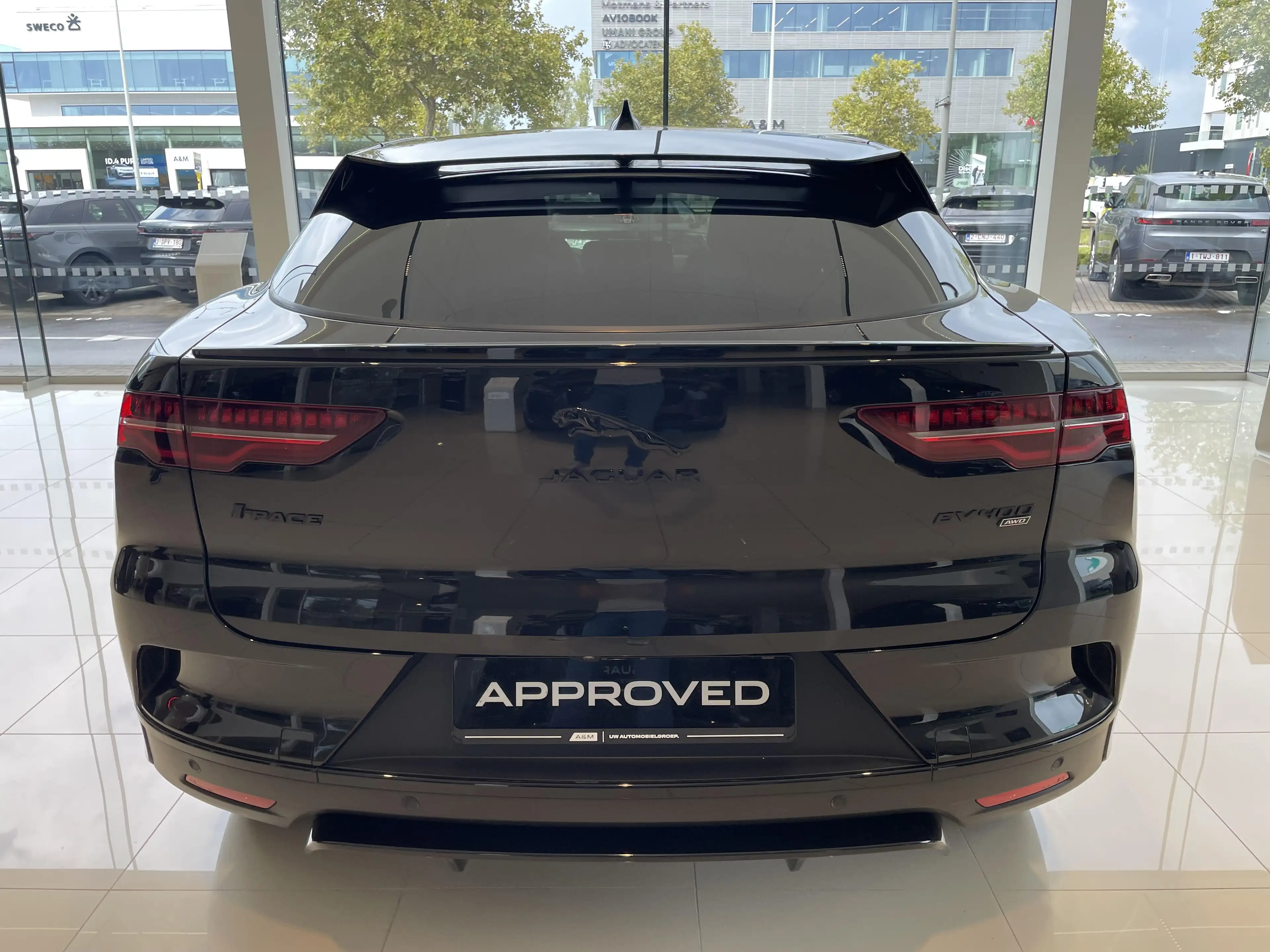 Jaguar I-Pace EV400 SE — photo 4