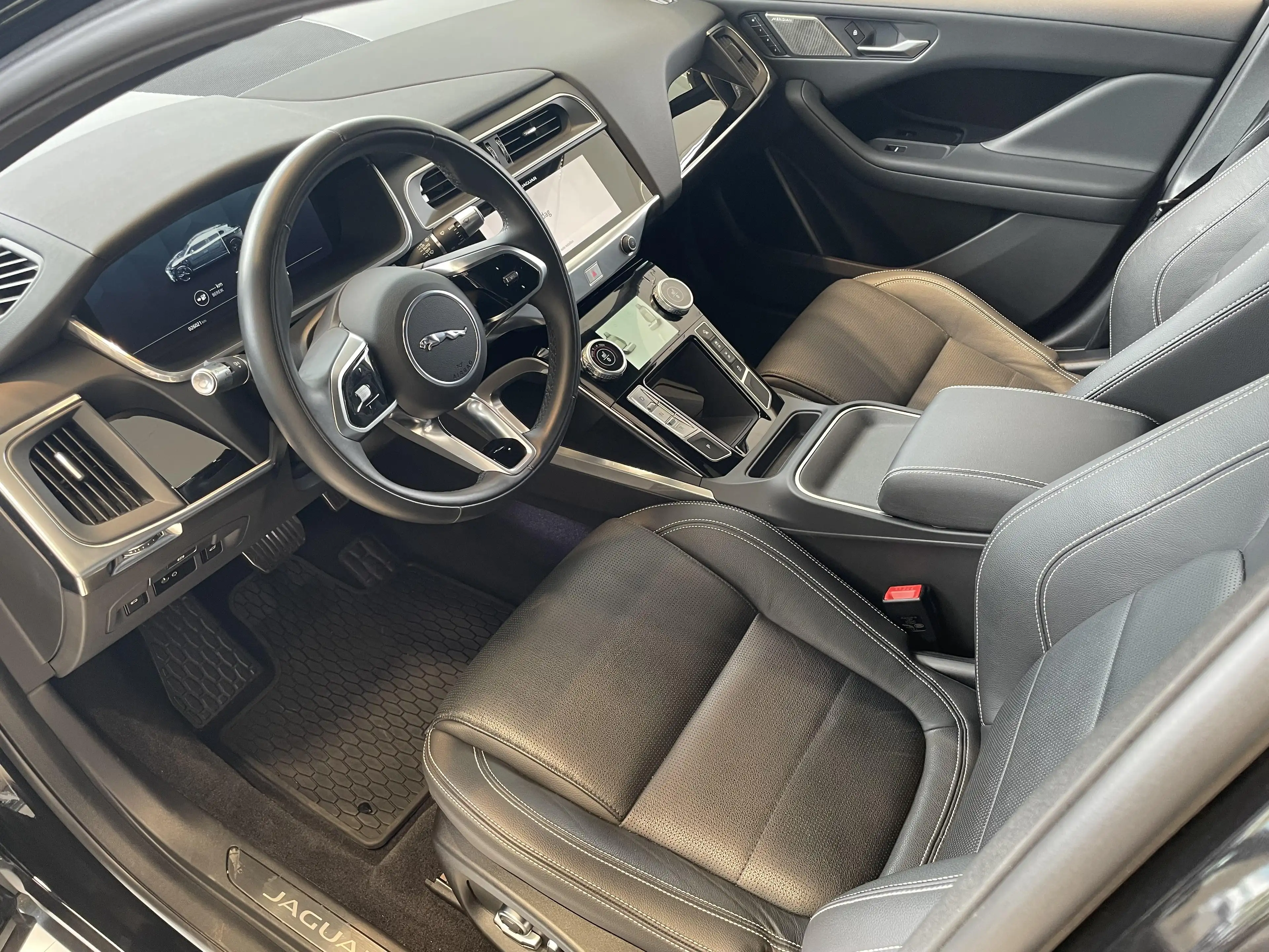 Jaguar I-Pace EV400 SE — photo 12