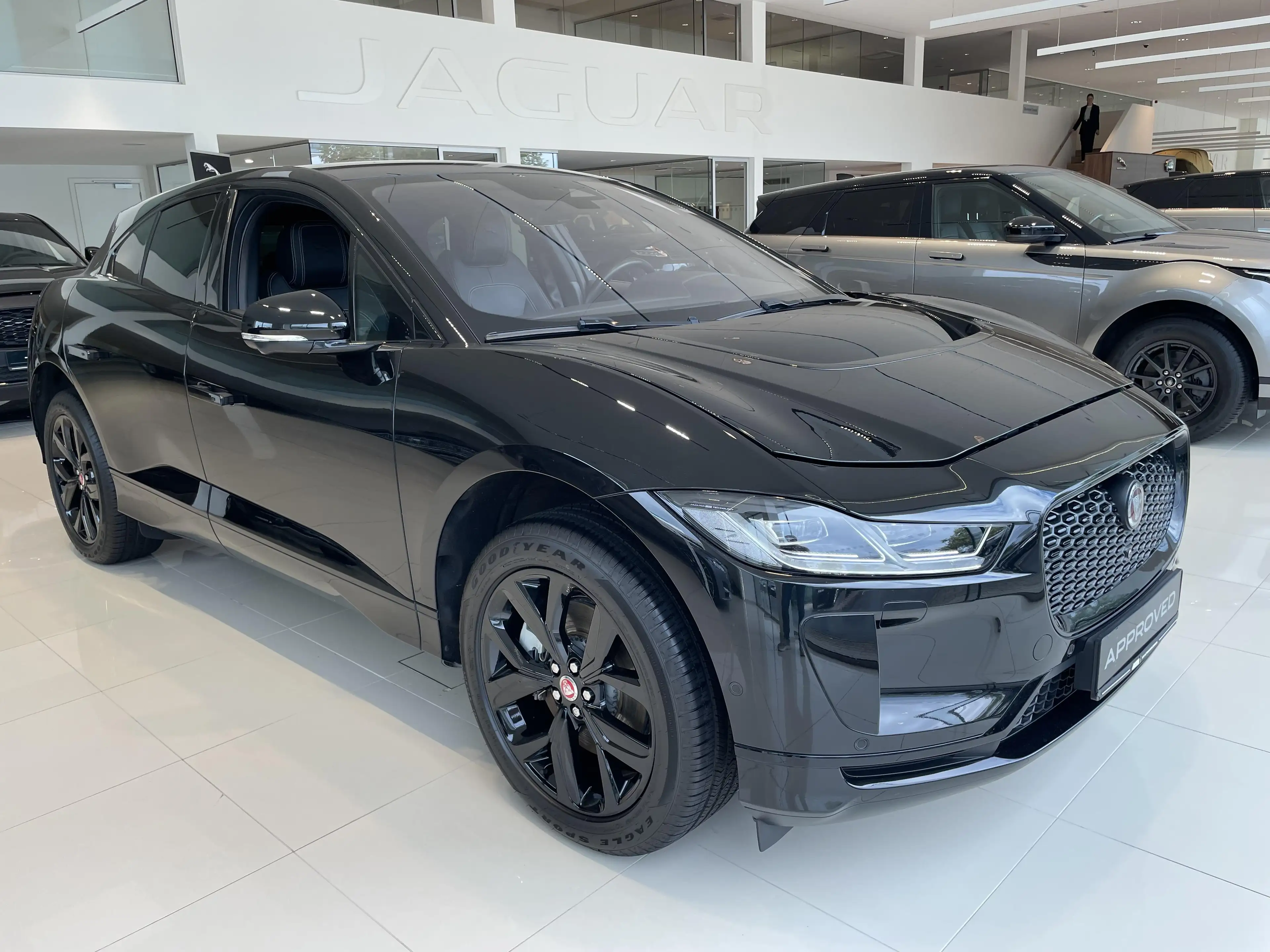 Jaguar I-Pace EV400 SE — photo 5