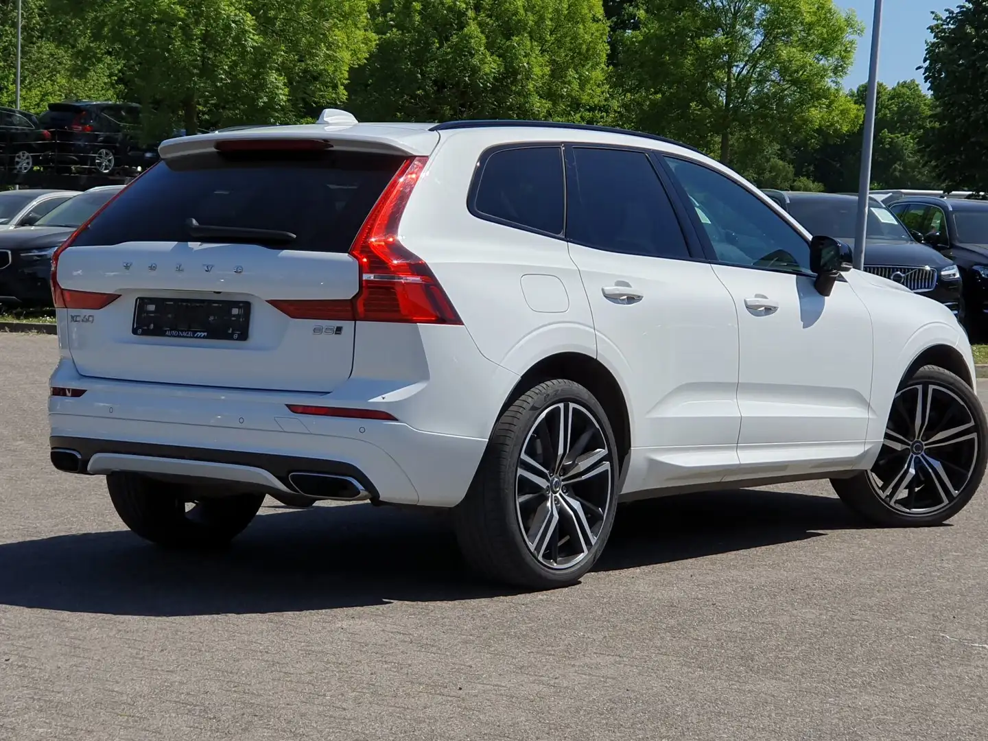 Volvo XC60 XC60 B5 AWD R-Design Navi/Keyless-Start/Autom/BC Wit - 2