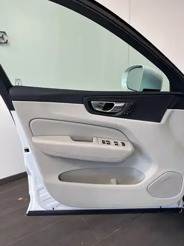 Volvo XC60 view 9