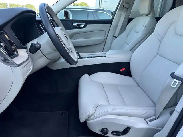 Volvo XC60 view 12