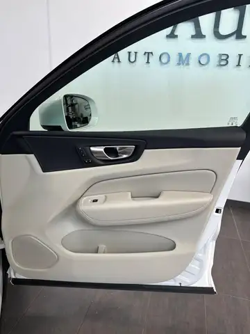 Volvo XC60 view 10