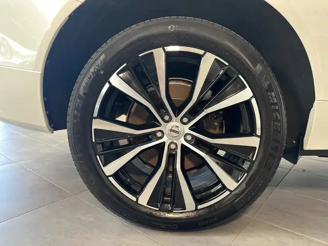 Volvo XC60 view 3