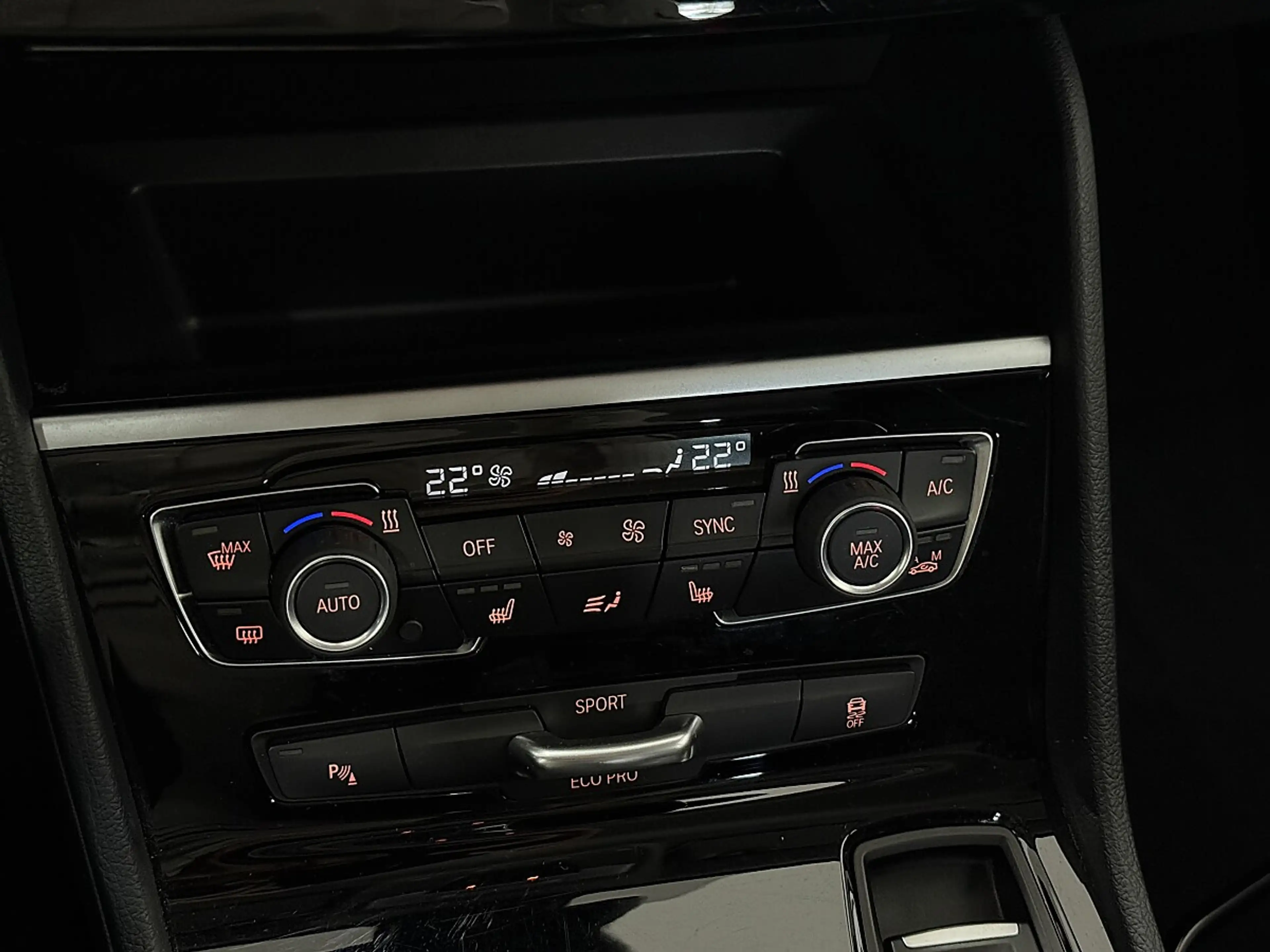 BMW 216 i Active Tourer — photo 15