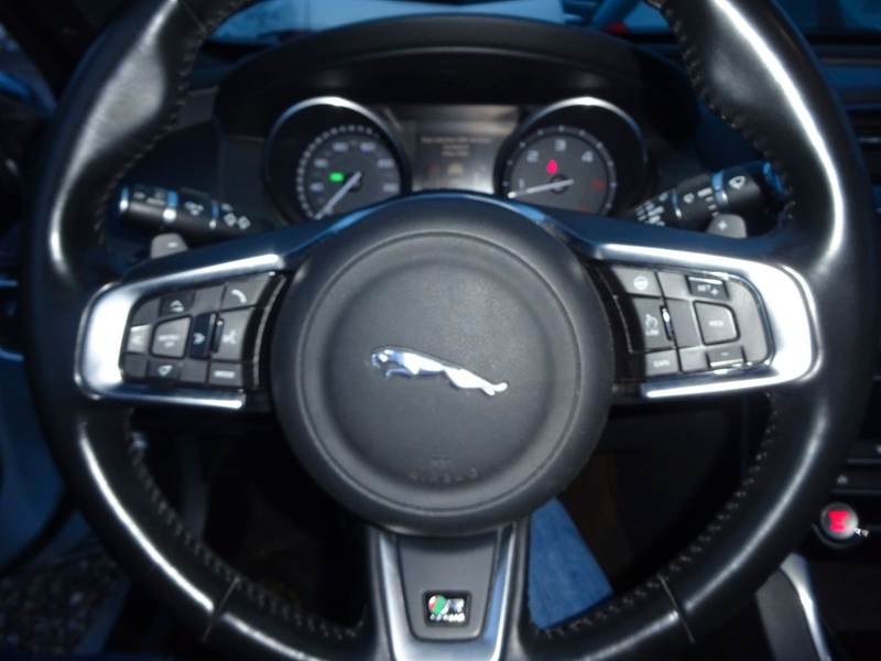 Jaguar XE R-Sport/Euro 6 — photo 12