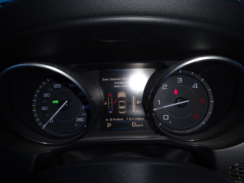 Jaguar XE R-Sport/Euro 6 — photo 13