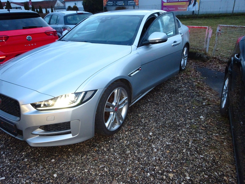 Jaguar XE R-Sport/Euro 6 — photo 3