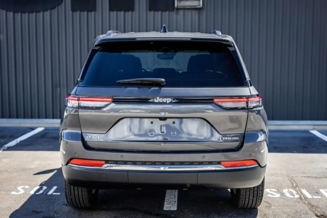 Jeep Grand Cherokee снимка Jeep Grand Cherokee