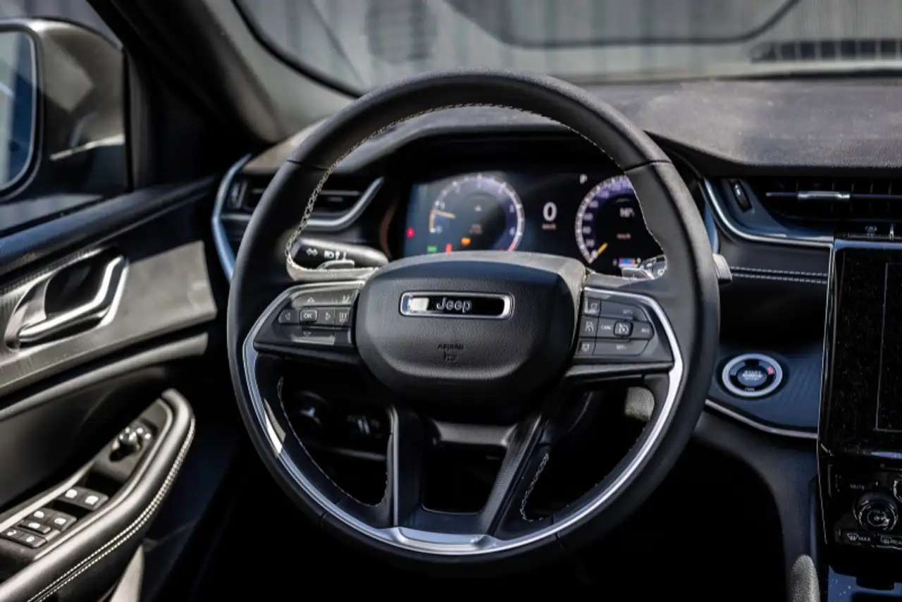 Jeep Grand Cherokee снимка Jeep Grand Cherokee