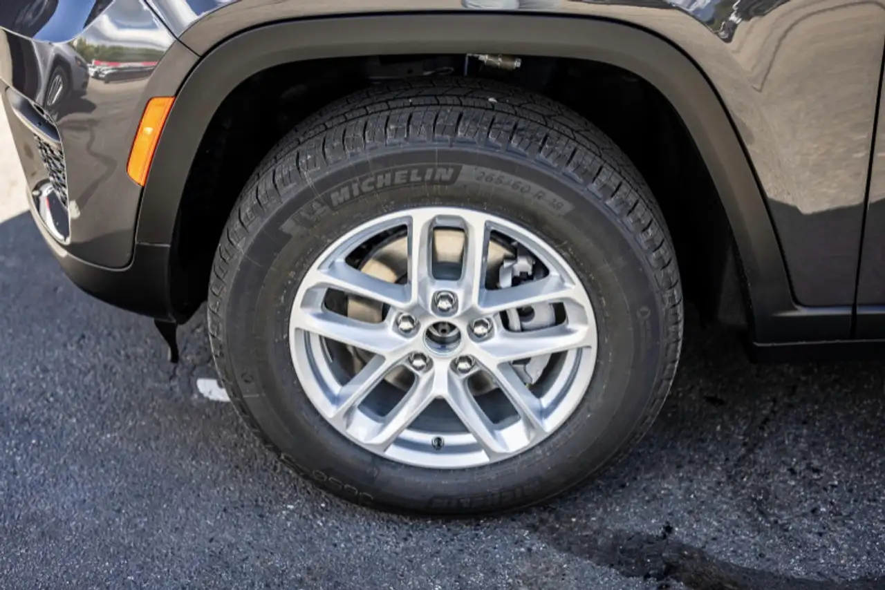 Jeep Grand Cherokee снимка Jeep Grand Cherokee