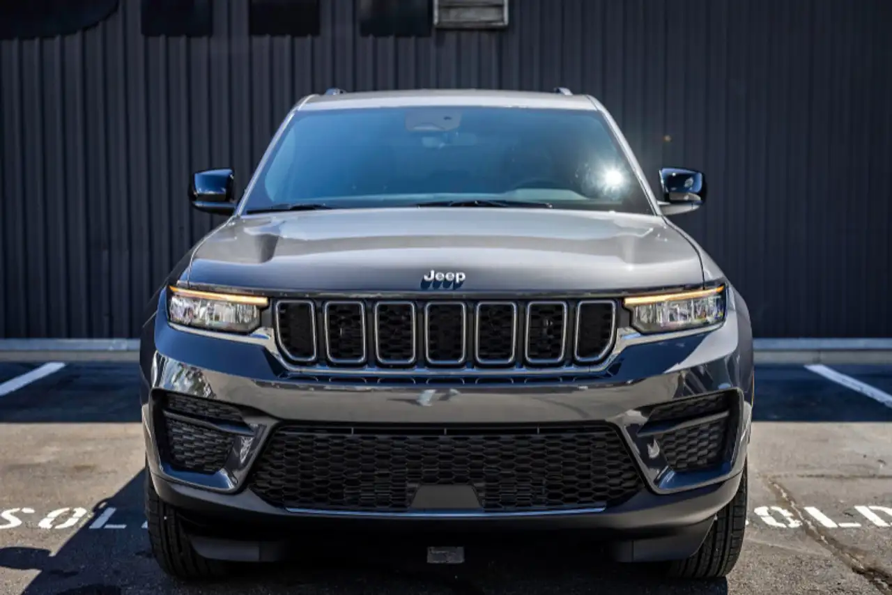 Jeep Grand Cherokee снимка Jeep Grand Cherokee