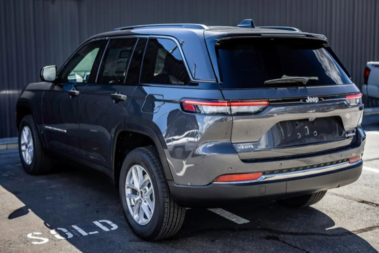 Jeep Grand Cherokee снимка Jeep Grand Cherokee