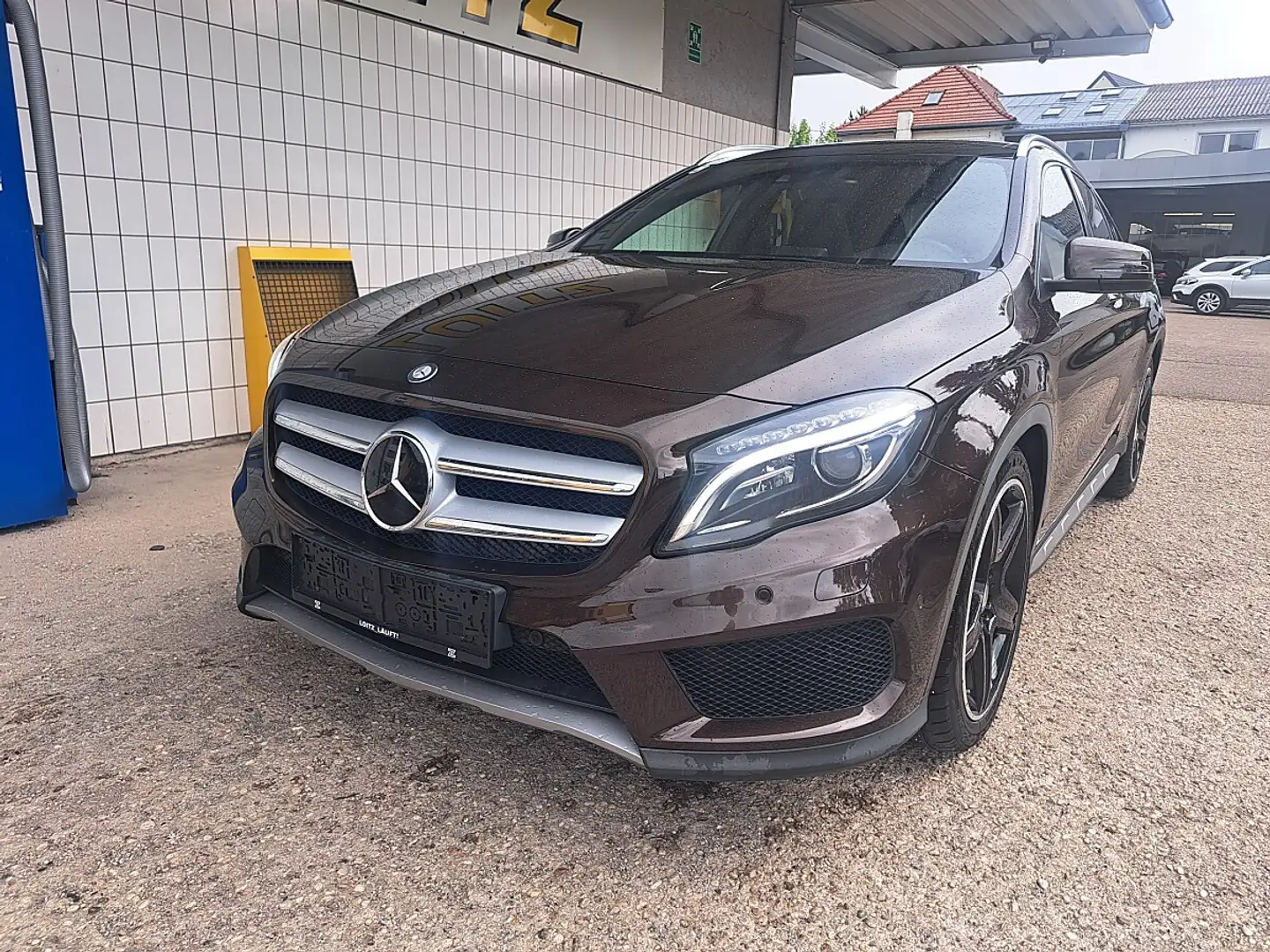 Mercedes-Benz GLA 220 CDI 4MATIC Aut. *Vollausstattung* Braun - 2