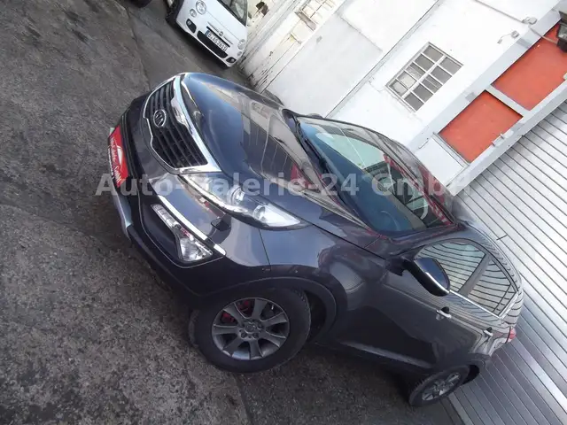 Kia Sportage view 3
