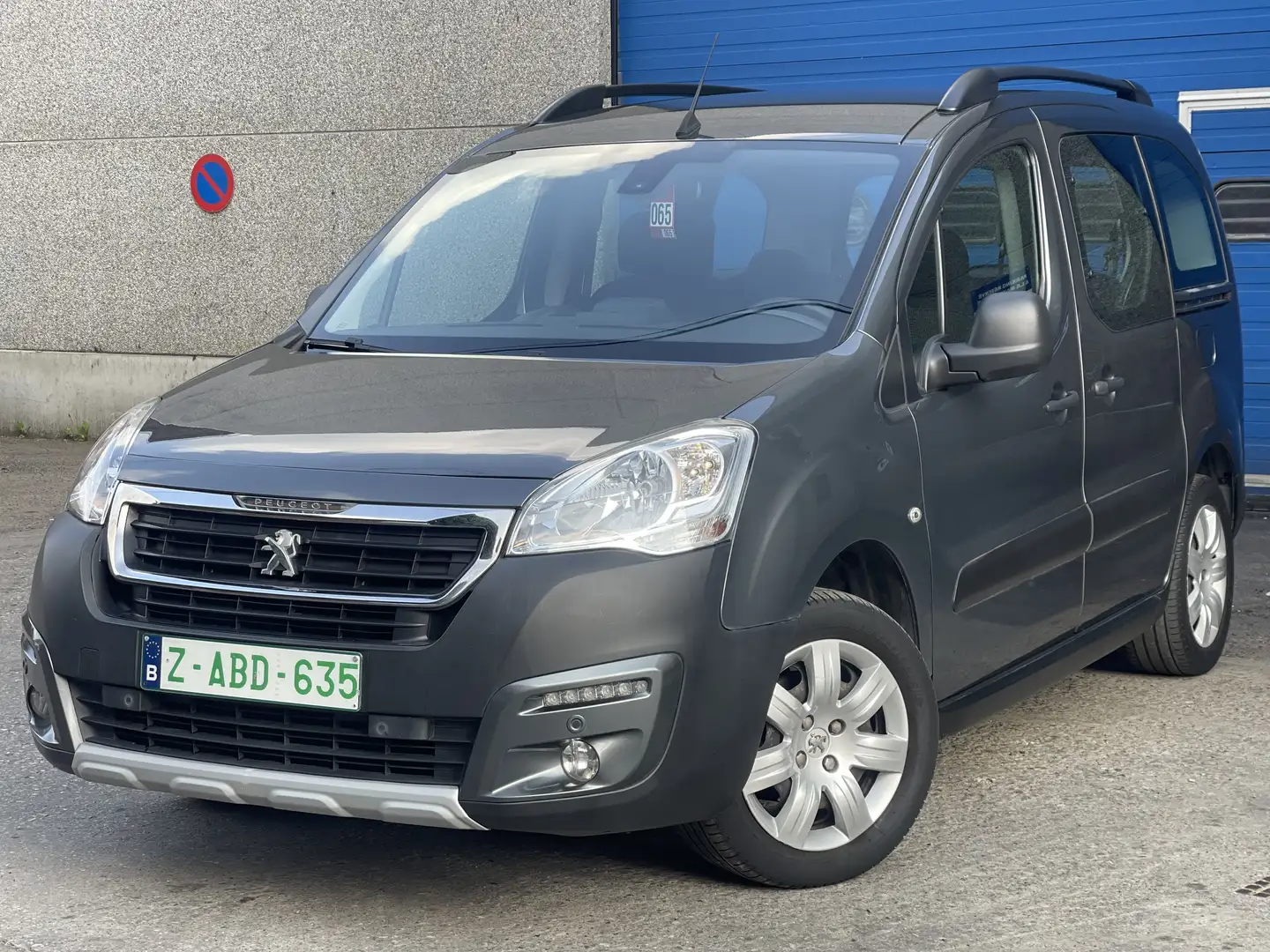 Peugeot Partner Tepee 1.2i / GARANTIE 12 Mois / Navi / 1er Main Grijs - 1