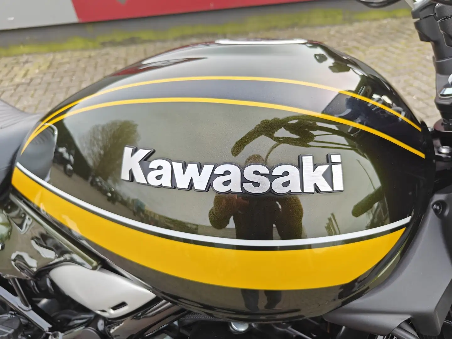 Kawasaki Z 900 RS Vert - 2