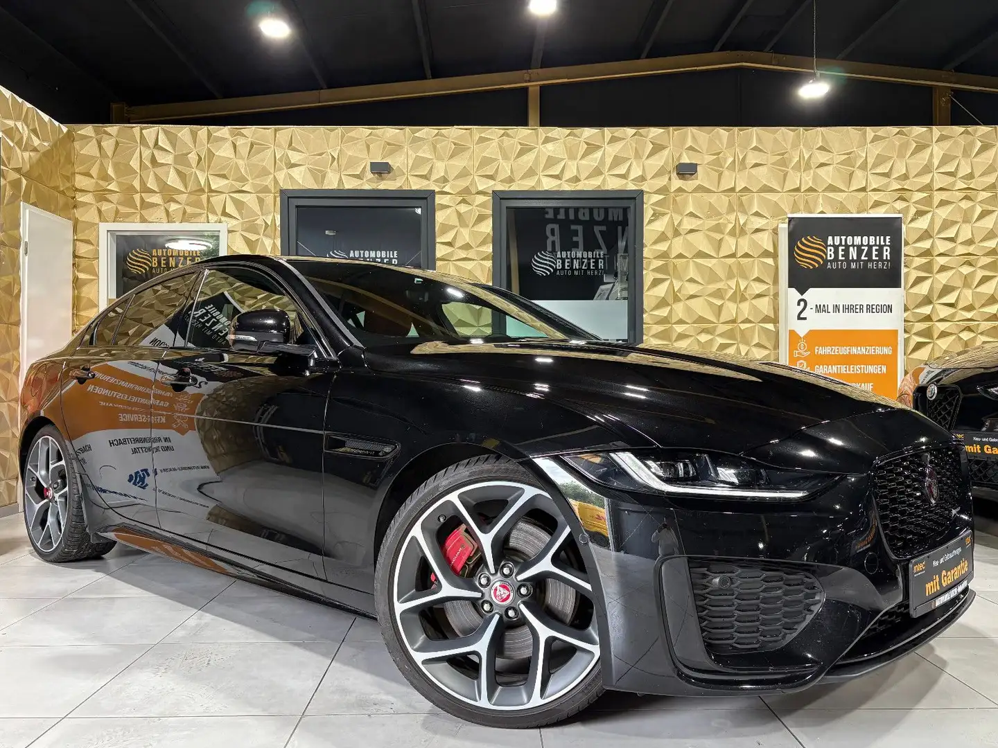 Jaguar XE R-Dynamic Black/360°/NAVI/APPLE/SOUND/SHZ Negro - 1