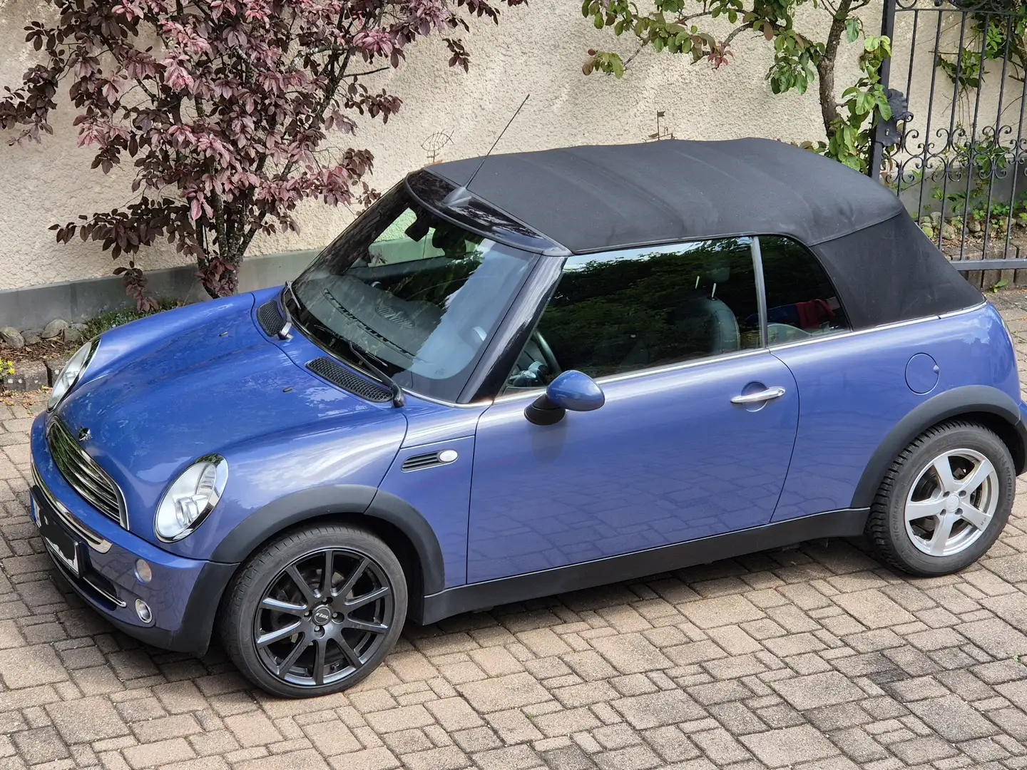 MINI Cooper Cabrio TÜV neu 8fach Bereift Blau - 1
