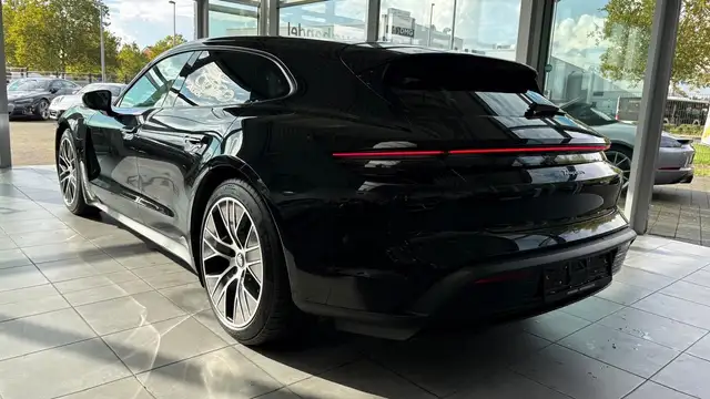 Porsche Taycan view 9