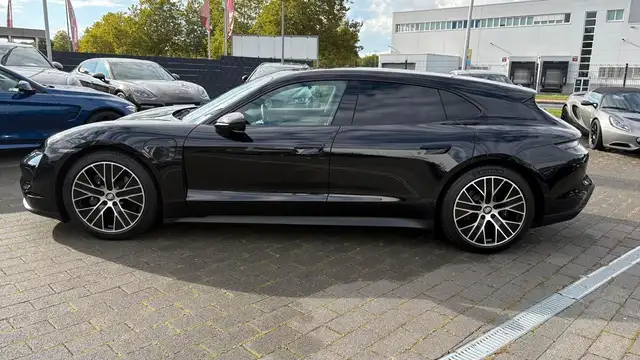 Porsche Taycan view 8