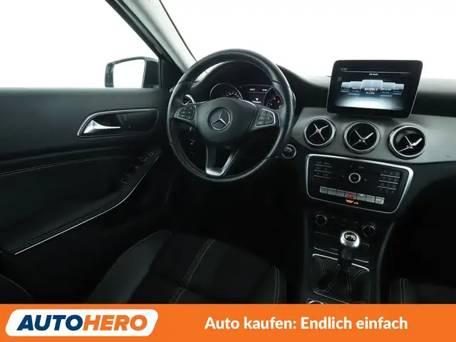 Mercedes-Benz Gla view 13