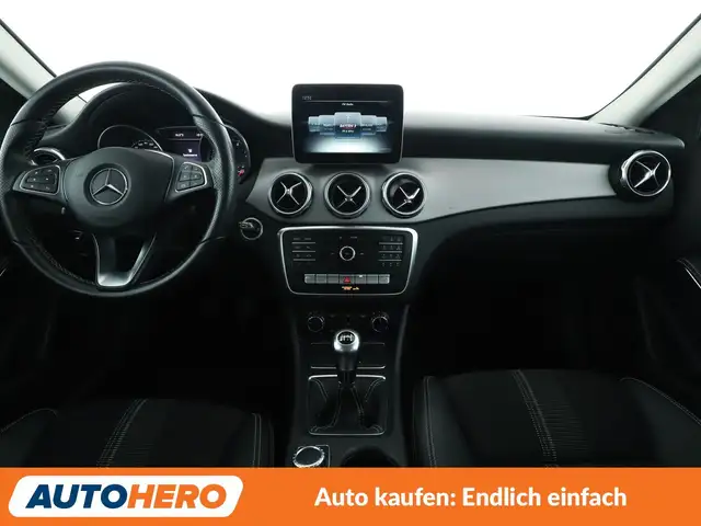 Mercedes-Benz Gla view 12
