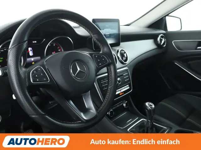 Mercedes-Benz Gla view 11