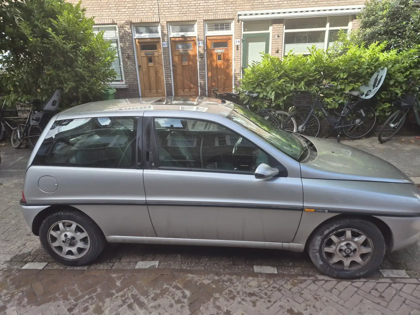 Lancia 1.2-16V LX Серебристый - 2