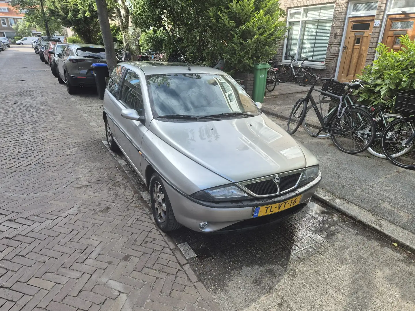 Lancia 1.2-16V LX Серебристый - 1