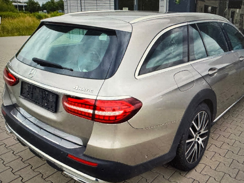 Mercedes-Benz E 220 d 4Matic All-Terrain/Avantg/Panorama/Distr — photo 2