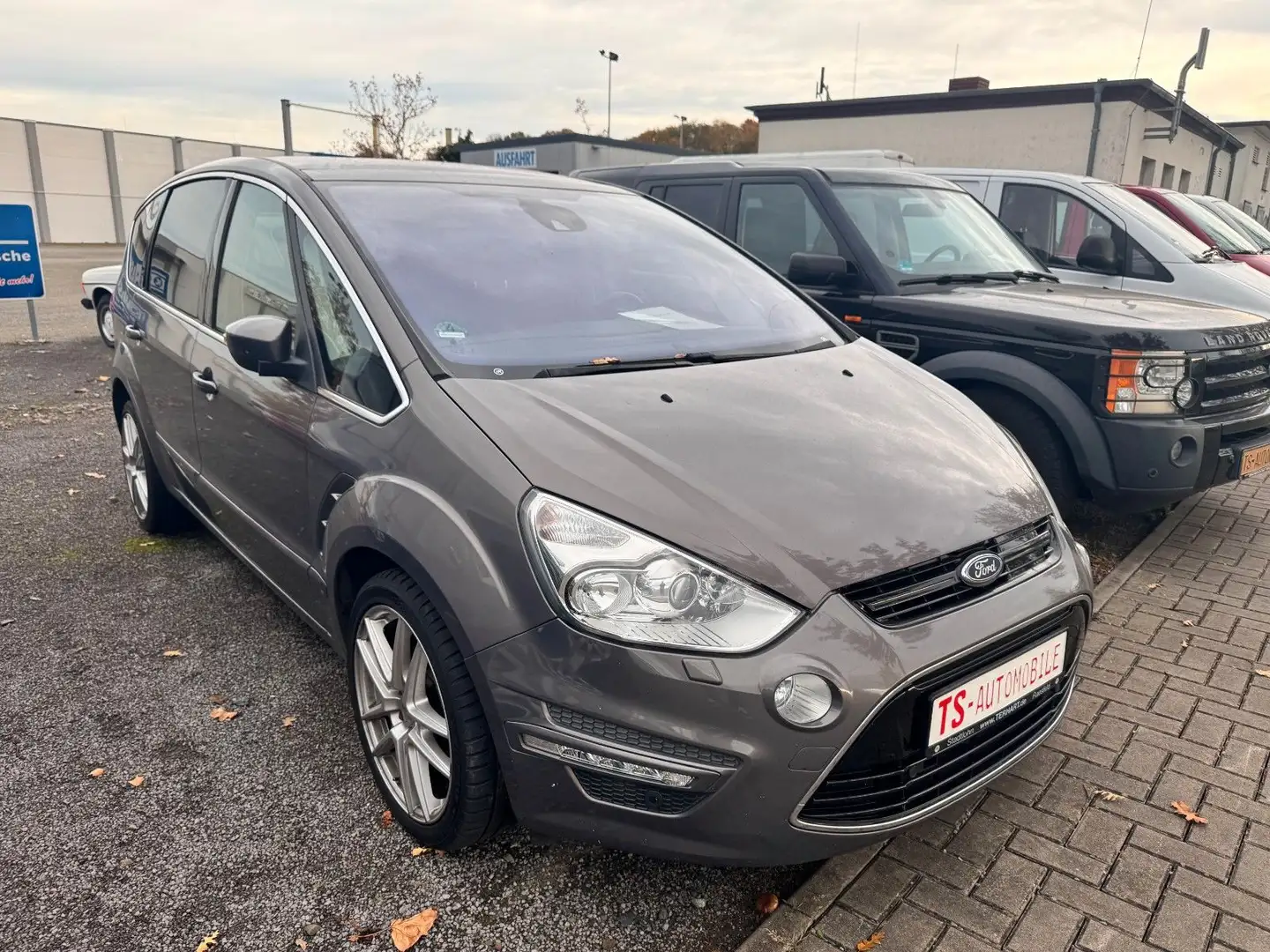 Ford S-Max S-MAX Titanium*NAVI*7SITZER*AUTOMATIK*KLIM Grau - 2