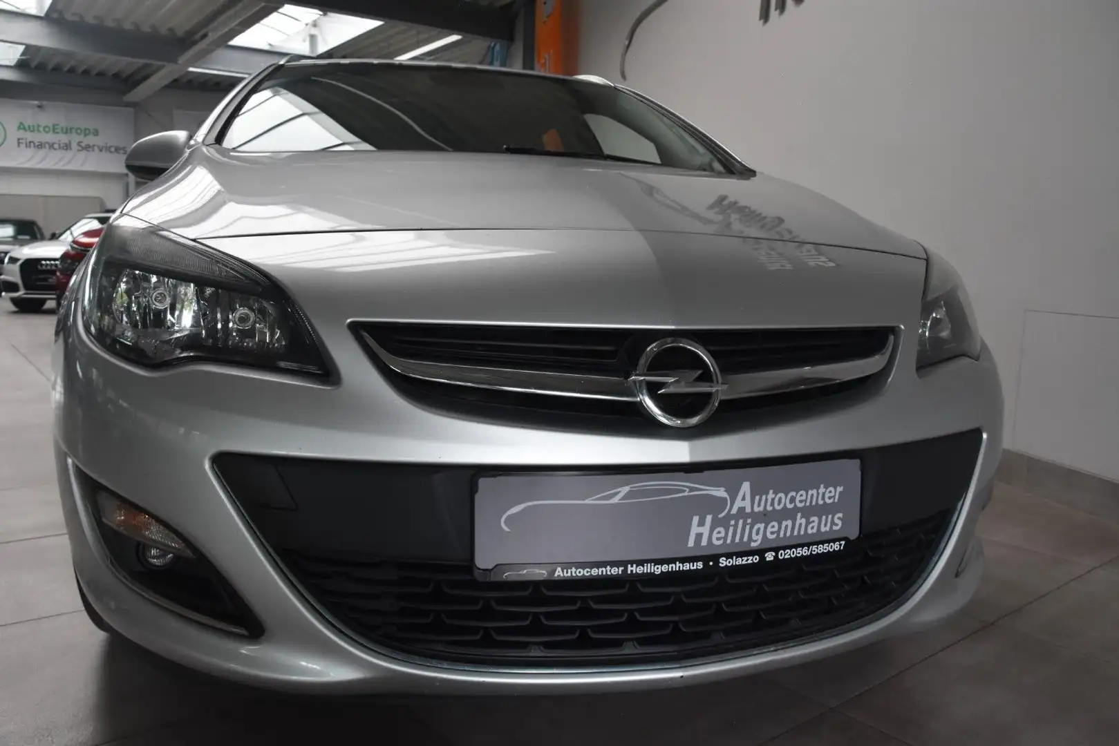 Opel Astra J SportsTourer Exklusiv Navi Klima SHZ AHK Silber - 1