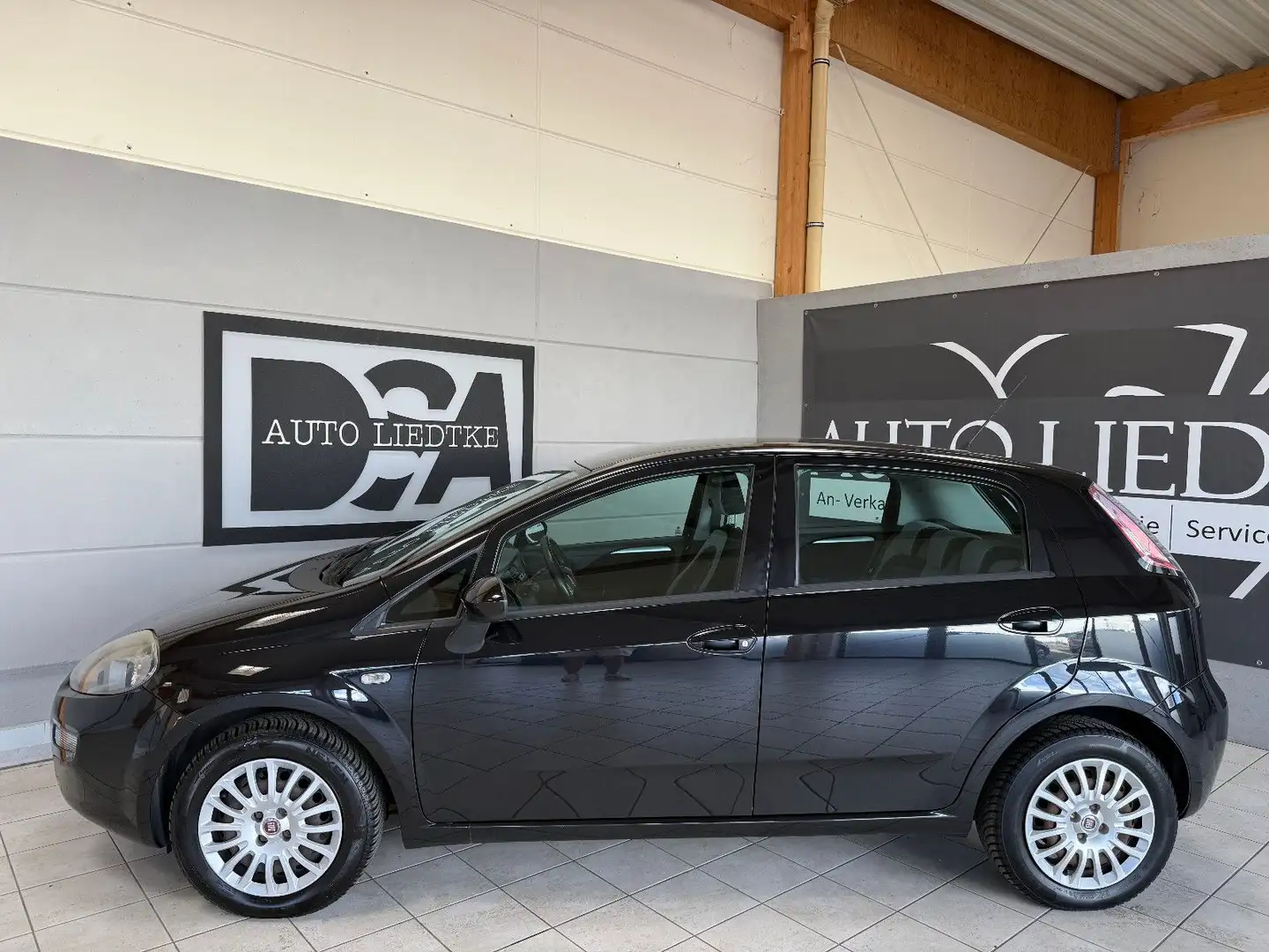 Fiat Punto Pop 1.4 l Klimaanlage/AUX/TÜV Schwarz - 2