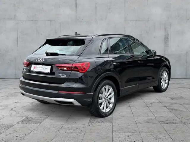 Audi Q3 view 6