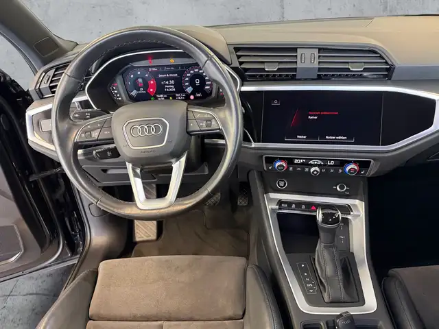Audi Q3 view 9