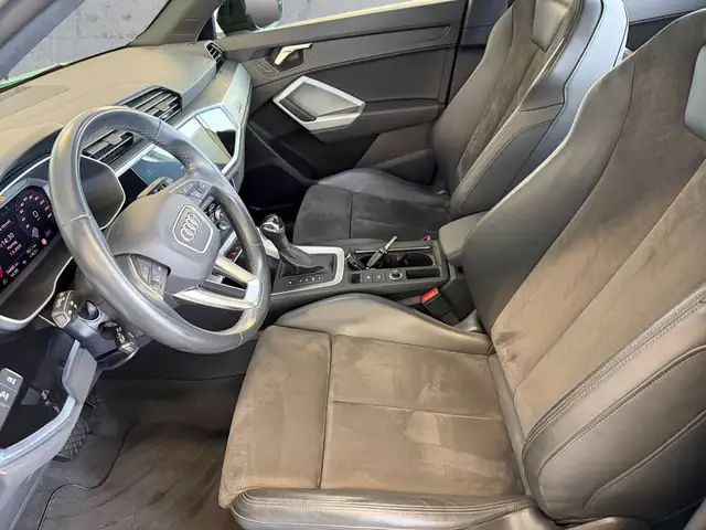 Audi Q3 view 12