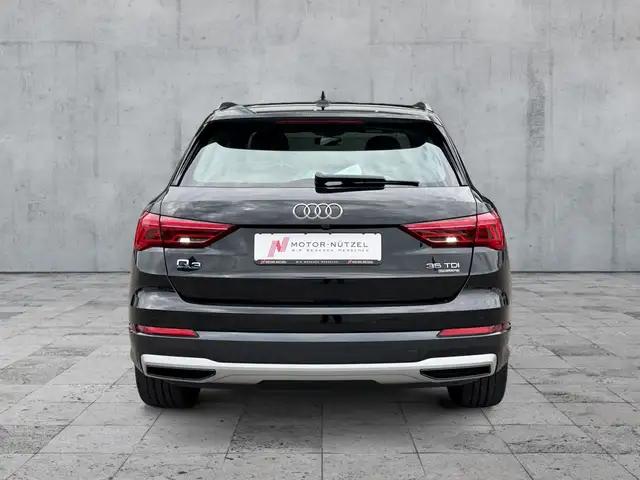 Audi Q3 view 5