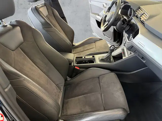 Audi Q3 view 13
