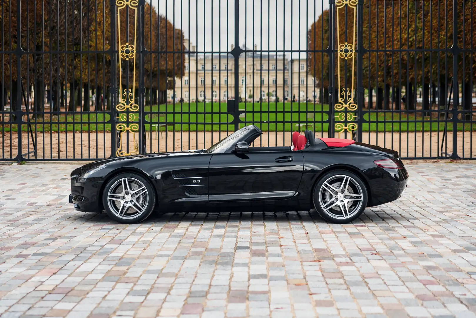 Mercedes-Benz SLS AMG Roadster - low mileage, beautiful spec, Xpel Schwarz - 2