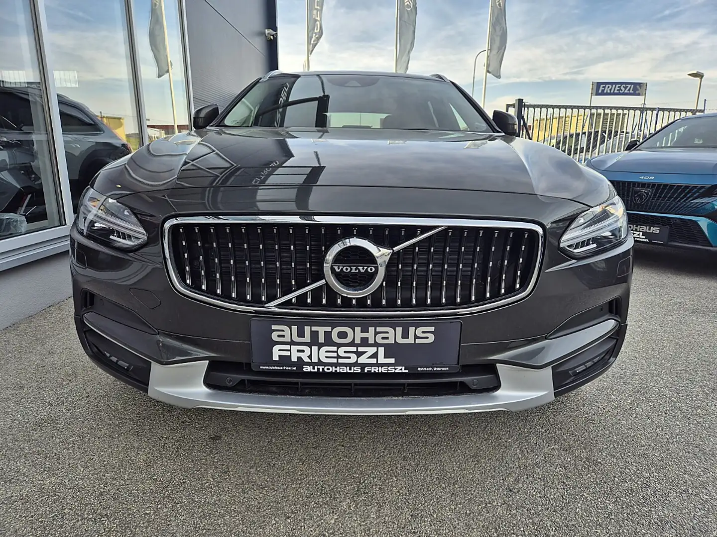 Volvo V90 Cross Country Pro D4 AWD Geartronic Grün - 2