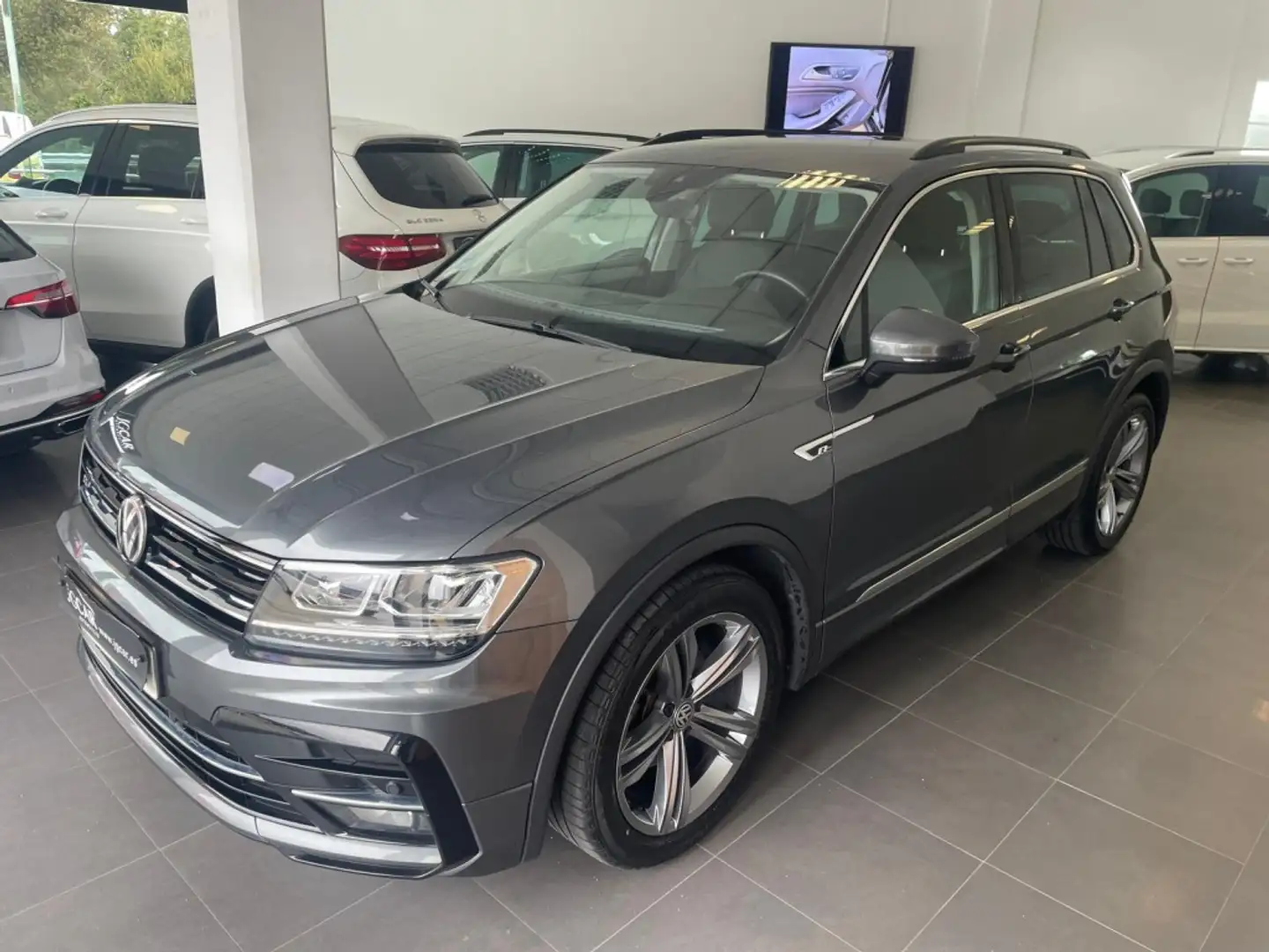 Volkswagen Tiguan 2.0TDI R-Line DSG 110kW Gris - 1