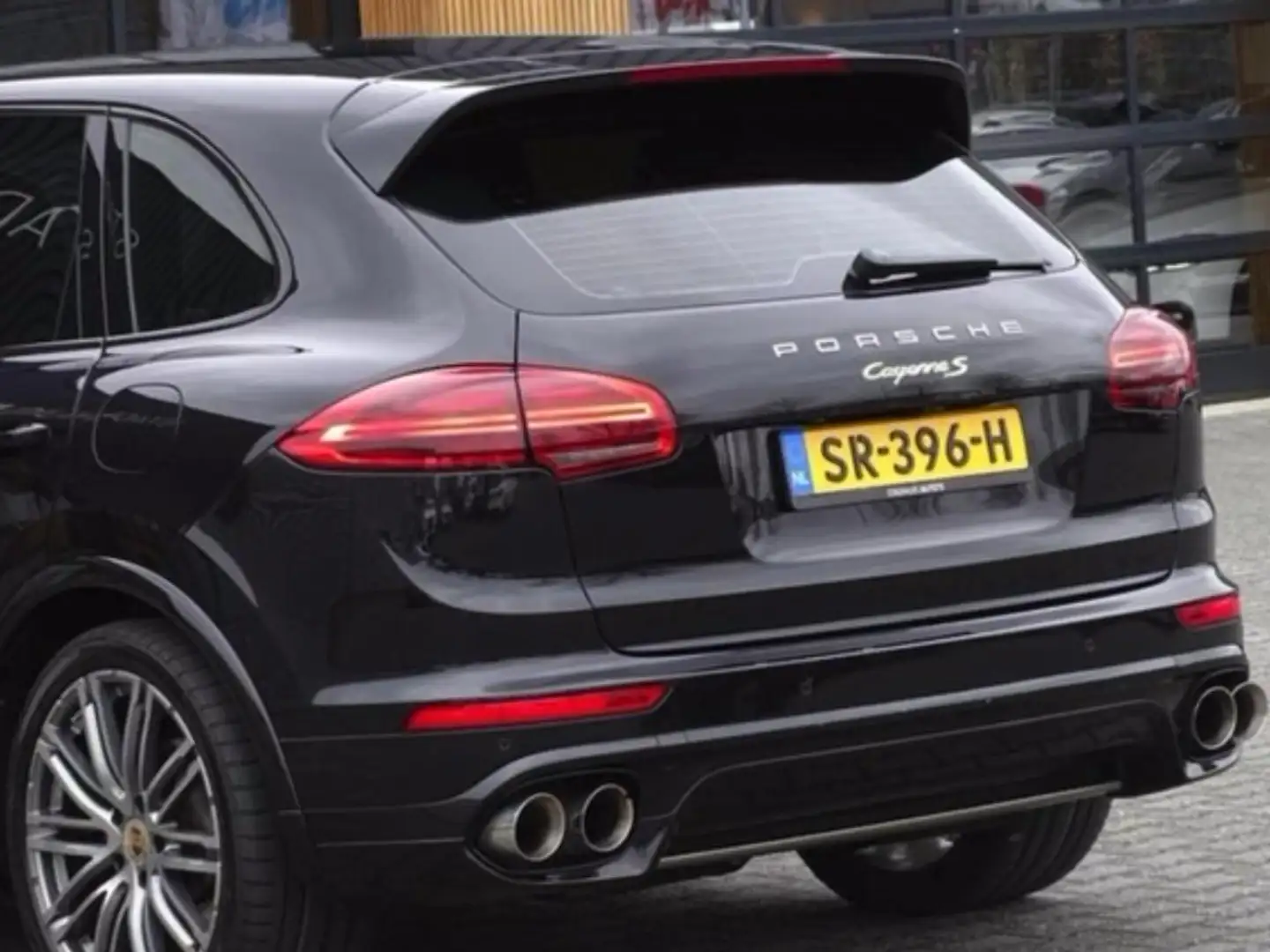 Porsche Cayenne Cayenne S E-Hybrid - 520PK Stage 2 -Custom uitlaat Zwart - 2
