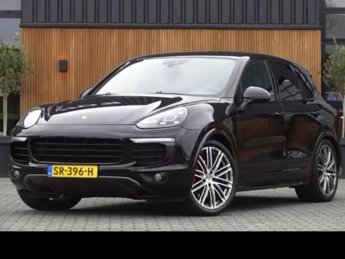 Porsche Cayenne Cayenne S E-Hybrid - 520PK Stage 2 -Custom uitlaat Zwart - 1